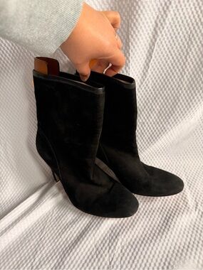 Stuart Weitzman Black Suede Sexy Ankle Boots Size 7.5W w/ gold and tan acccent